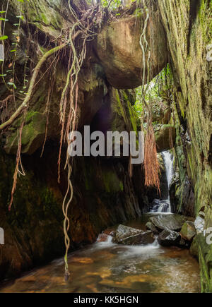 Cachoeira Indiana Jones, Wasserfall in Boa esperanca de Cima in der Nähe von lumiar, Nova Friburgo Gemeinde, Bundesstaat Rio de Janeiro, Brasilien Stockfoto