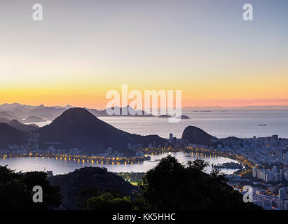 Stadtbild von Vista Chinesa im Morgengrauen, Rio de Janeiro, Brasilien Stockfoto