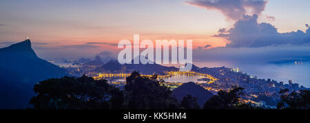 Stadtbild von Vista Chinesa im Morgengrauen, Rio de Janeiro, Brasilien Stockfoto