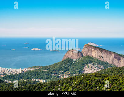 Dois Irmaos Berg aus der Tijuca Wald gesehen, Rio de Janeiro, Brasilien Stockfoto