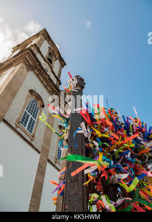 Fitas vor der Kirche Nosso Senhor do Bonfim, Salvador, Bundesstaat Bahia, Brasilien Stockfoto