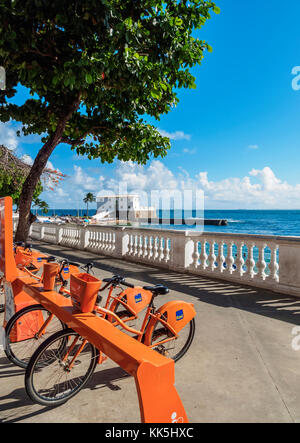 Itaú Bikes von der Strand von Porto da Barra, Salvador, Bundesstaat Bahia, Brasilien Stockfoto