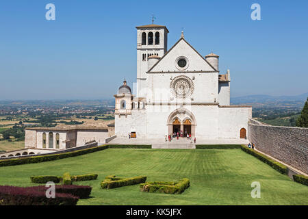 Assisi, Provinz Perugia, Umbrien, Italien. Basilica di San Francesco. Basilika des Heiligen Franziskus. Basilika Papale di San Francesco. Die franziskanische Struktur Stockfoto