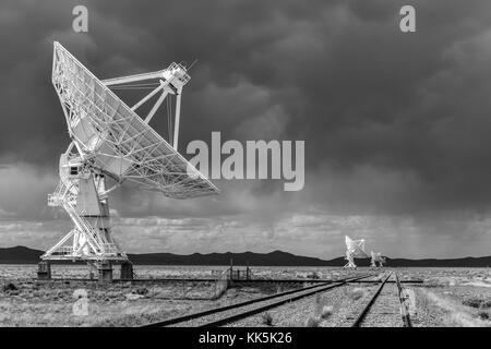 Der Karl g. jansky sehr große Reihe (VLA) ist ein Radio Astronomy Observatory auf den Ebenen von San Agustin in New Mexico entfernt. Stockfoto