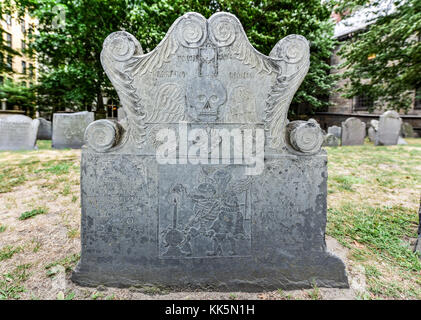 Detail eines alten Grabstein in des Königs Kapelle Grabstätte in Boston, Massachusetts. Stockfoto