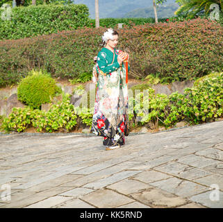 Mädchen im Kimono in Nagasaki, Japan. Foto am 12. November 2017 berücksichtigt. Stockfoto