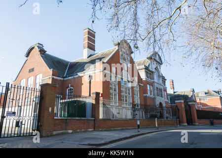 Fassade der St. Paul's Mädchenschule in Brook Green, Hammersmith, London, England, Großbritannien Stockfoto