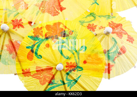 Hintergrund der Party cocktail Sonnenschirme. Detail Ansicht von oben. Auf weissem Hintergrund. Stockfoto