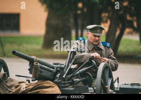 Gomel, Belarus - November 26, 2017: Feier für das Jahrhundert der Oktoberrevolution. reenactor in Form von weißen guard Soldaten der kaiserlichen Russi Stockfoto