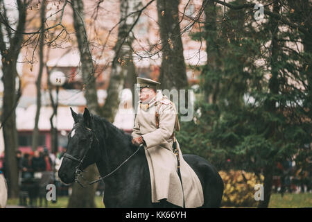 Gomel, Belarus - November 26, 2017: Feier für das Jahrhundert der Oktoberrevolution. reenactor in Form von weißen guard Soldaten der kaiserlichen Russi Stockfoto