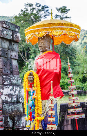 Statue von Khmer Dvarapala, Gründer von Wat Phou, in den Ruinen der pre-längst vergangene angkorianische Khmer Hindu Tempel von Wat Phou, der Provinz Champasak, Laos, Südosten Stockfoto