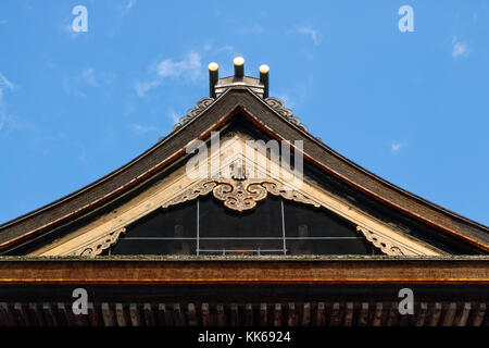 Nagano, Japan, 3. Juni 2017: gestalteten Dach des wichtigen buddhistischen Zenkoji Tempel Stockfoto