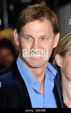 Tony Adams besucht die Weltpremiere der Klasse 92 im Odeon West End in London. 1. Dezember 2013 © Paul Treadway Stockfoto