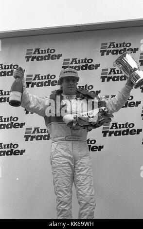 Frank Biela auf dem Podium, 1996 British Touring Car Championship runde Öffnung, Donington Park 8. April. Stockfoto