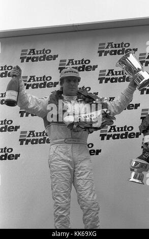 Frank Biela auf dem Podium, 1996 British Touring Car Championship runde Öffnung, Donington Park 8. April. Stockfoto