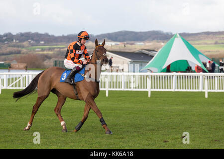 Rennpferd Dan Emmett geritten von Jockey Robert Dunne an Ffos Las Stockfoto