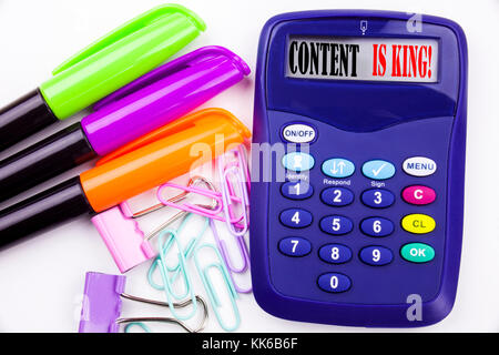Schreiben Wort Inhalt ist König Text im Büro mit Umgebung wie Marker, pen Schreiben am Rechner. Business Konzept für Business Marketing o Stockfoto