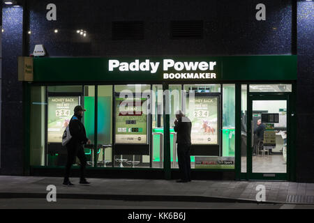 Paddy Power Buchmacher Shop, Birmingham Stadtzentrum, Großbritannien Stockfoto