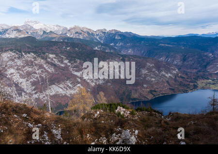 Bohinjer See und Berg Triglav im Herbst Stockfoto