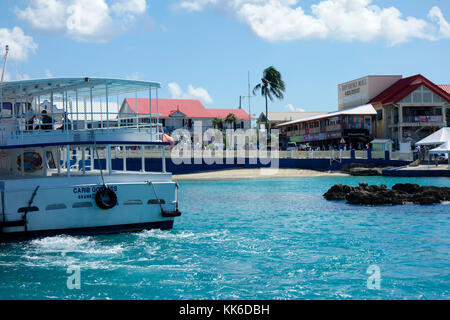 Waterfront und der Innenstadt von Georgetown auf Grand Cayman in der Cayman Islands. Stockfoto