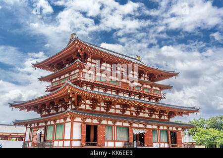 Nara - 25. August 2017: Kondo (Goldener Saal) von Yakushi-ji Temple. als Weltkulturerbe der UNESCO, unter dem Namen von historischen Denkmälern von ancie Stockfoto