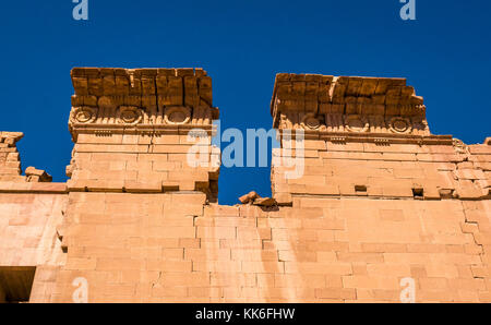 Zu Details der geschnitzten Sandstein Steine Richtfest am Tempel von Dushara, Petra, Jordanien, Naher Osten Stockfoto