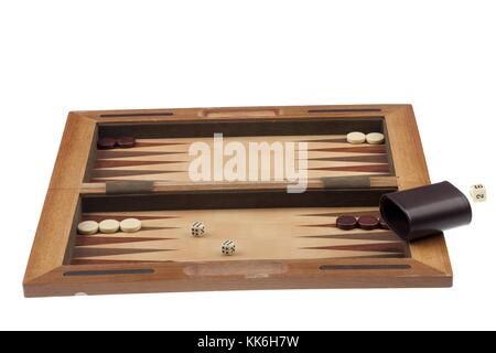 Spielbrett mit Würfeln und Chips Stockfoto