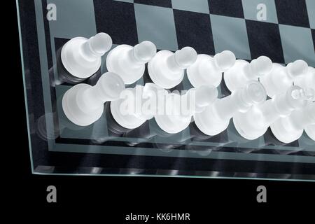Schach Schachfiguren in einer Reihe Stockfoto