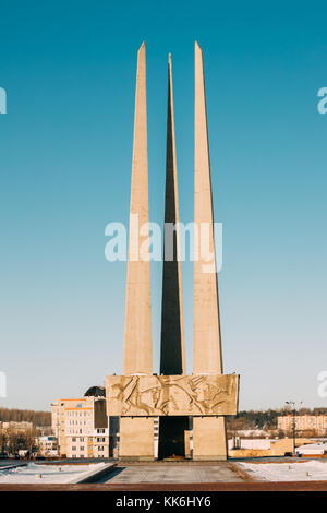 Vitebsk, Weißrussland. Hauptdenkmal „Drei Bajonette“ Des Memorial Of Liberators In Der Nähe Des Victory Park. Denkmal Für Die Helden, Die In Den Schlachten Für Liberatio Starben Stockfoto