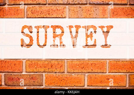 Konzeptionelle Ankündigung Text Inspiration zur Umfrage. Business Concept for Opinion Feedback Research Concept auf alten Background geschrieben Stockfoto