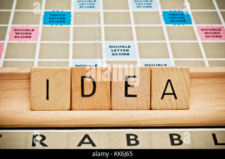 Idee Wort komponiert mit Scrabble Fliesen Stockfoto