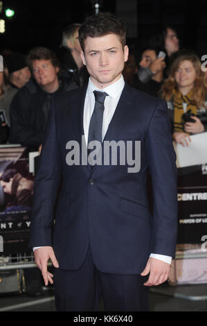 Taron Egerton besucht die Galavorstellung von Testament der Jugend im Odeon Leicester Square in London. 14. Oktober 2014 © Paul Treadway Stockfoto