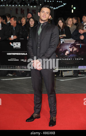 Jonathan Bailey nimmt an der Galavorstellung von Testament der Jugend im Odeon Leicester Square in London. 14. Oktober 2014 © Paul Treadway Stockfoto