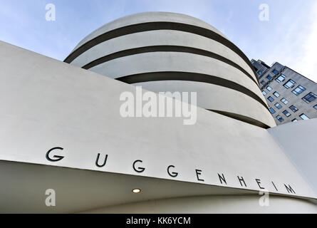 New York City - 31. Januar 2016: Die berühmte Solomon R. Guggenheim Museum für moderne und zeitgenössische Kunst in New York City, USA Stockfoto