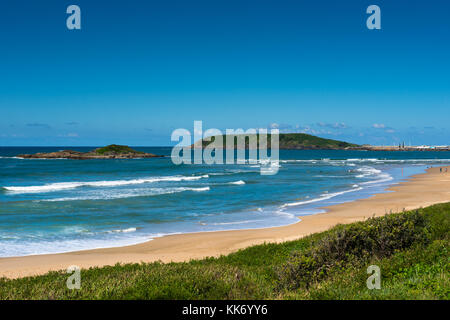 Wenig Muttonbird und Muttonbird Islands von Coffs Harbour Park Strand gesehen, New South Wales, Australien. Stockfoto