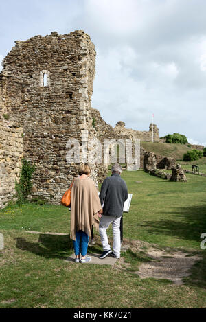 Hastings Castle war das erste normannische motte- und bailey-Schloss, das hier von Wilhelm dem Eroberer erbaut wurde. Innerhalb der Burg ist das gefallene Mauerwerk von t Stockfoto