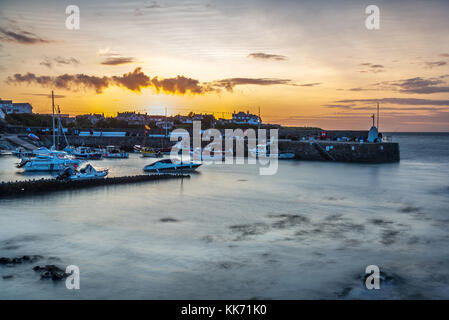 Cemaes Bay, Anglesey, North Wales, UK. Es ist das nördlichste Dorf in Wales. Stockfoto