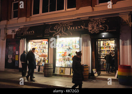 Gerry's Weine & Spirituosen aus Lizenz auf Old Compton Road in Soho, London, England Stockfoto