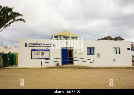 LANZAROTE, SPANIEN-6. November 2017: Der offizielle Municipal von La Gracisoa wurde 2014 ins Leben gerufen, um den Anwohnern der isl Regierungsdienste anzubieten Stockfoto