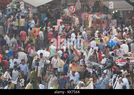 Massen von Käufern an mj Markt in Mumbai. Stockfoto