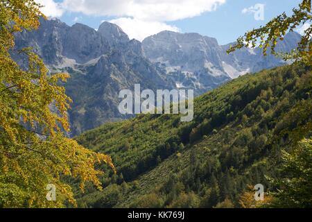 Die schöne Albanische Alpen auf Valbona Tal Albanien Stockfoto