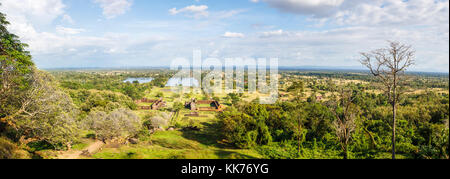 Anbetung Pavillon Ruinen: Norden und Süden Palace, Nandi, Pavillon und Baray, vor - längst vergangene angkorianische Khmer Hindu Tempel Landschaft von Wat Phou, Champasak, Laos Stockfoto