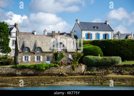 Typisch französische Dorf Saint Cado in der Bretagne Stockfoto