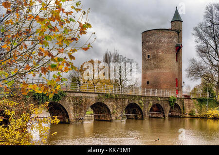 Die minnewater Brücke, Brügge, Belgien, Eu. Als Liebhaber Brücke, minnewater See und Park bekannt, sobald eine Anlegestelle für Schiffe, die zwischen b gesegelt Stockfoto