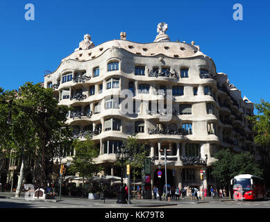 Blick auf Casa Mila oder La Pedrera in Barcelona, Spanien Stockfoto