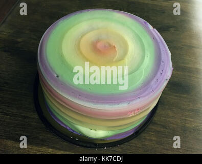 Kuchen Mousse regenbogen farbe Stockfoto