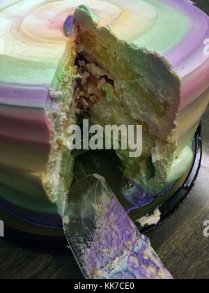 Kuchen Mousse regenbogen farbe Stockfoto