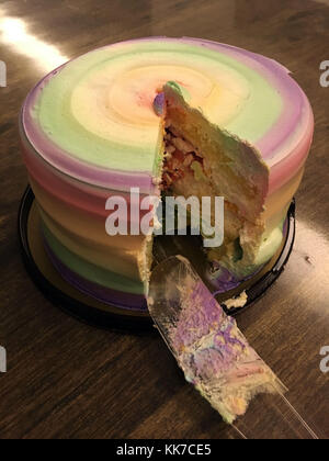 Kuchen Mousse regenbogen farbe Stockfoto