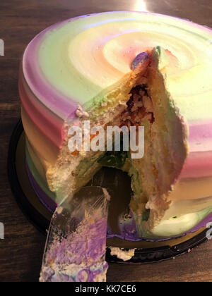 Kuchen Mousse regenbogen farbe Stockfoto