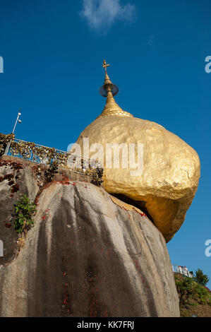 Kyaikto, Myanmar, der goldene Felsen mit dem Kyaiktiyo Pagode Stockfoto